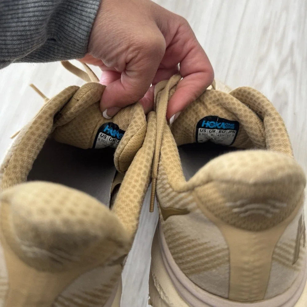 HOKA Men's Beige Athletic Sneakers Lace-Up Low Top Activewear, US 9.5